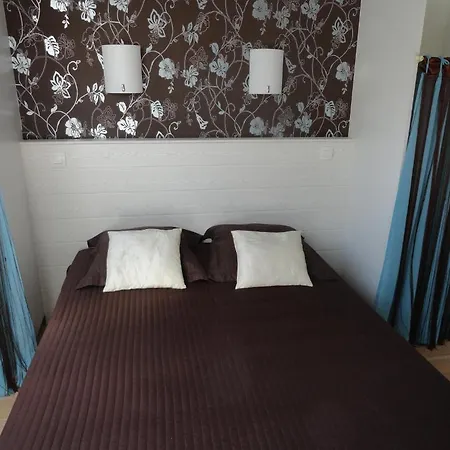 La Maison Des Grenouillettes Bed & Breakfast *