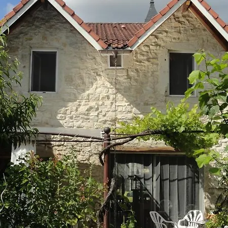 La Maison Des Grenouillettes * Challes-la-Montagne